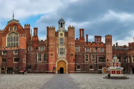 Wo Heinrich VIII. lebte und liebte: Hampton Court Palace