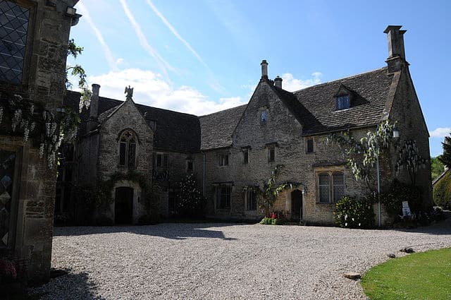 Chavenage House Poldark Staffel 4: 5 Drehorte, die Du besuchen kannst
