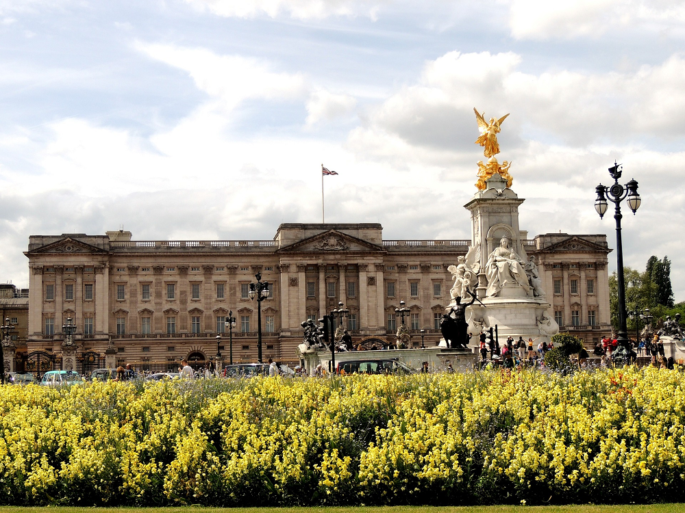 Von Londoner Pracht Zu Schottischem Idyll So Wohnen Die Royals